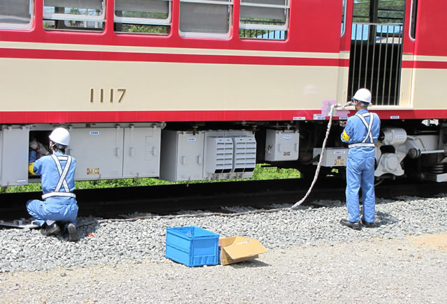 展示車両での模擬試験訓練